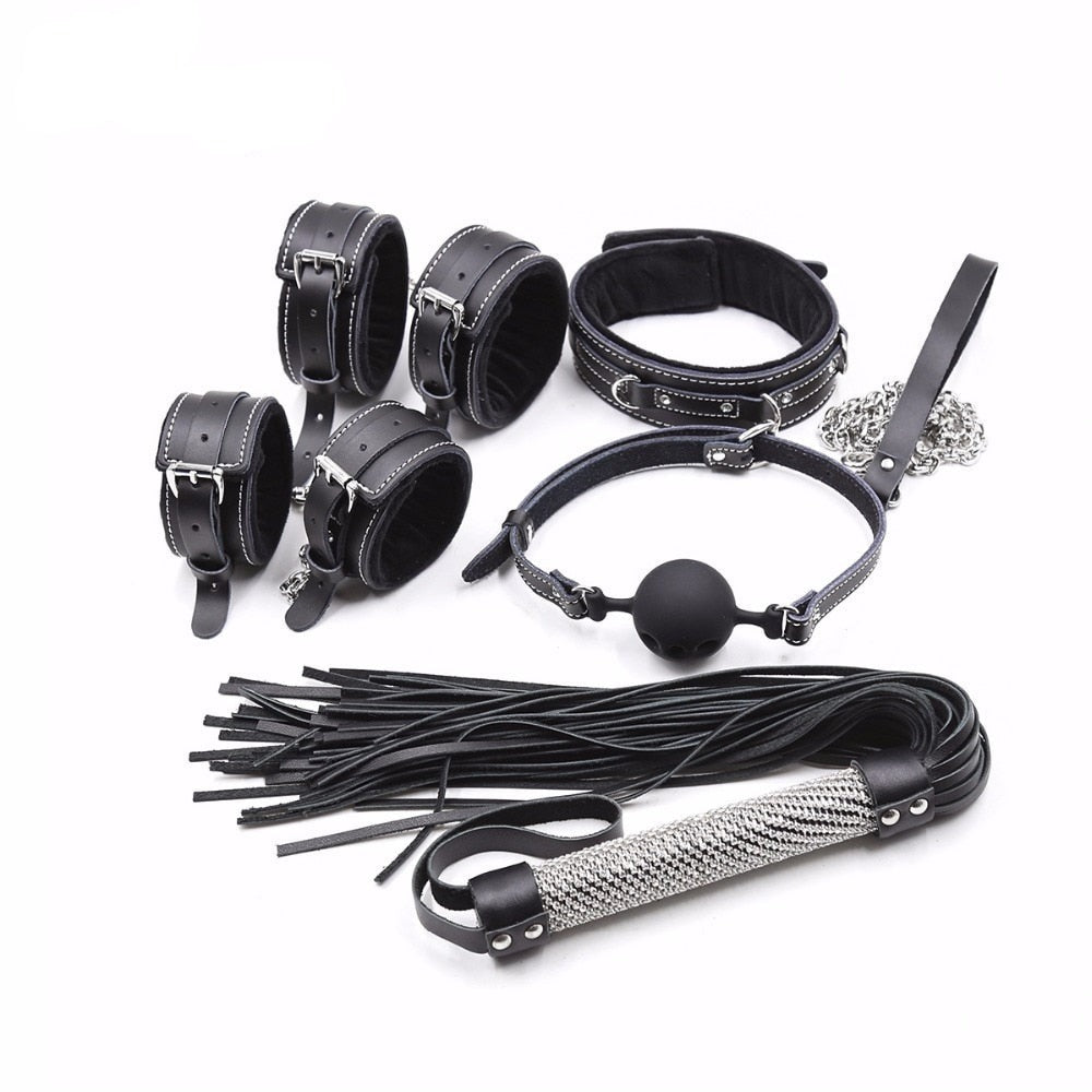BDSM-kit i läder och kedjor — produktbild