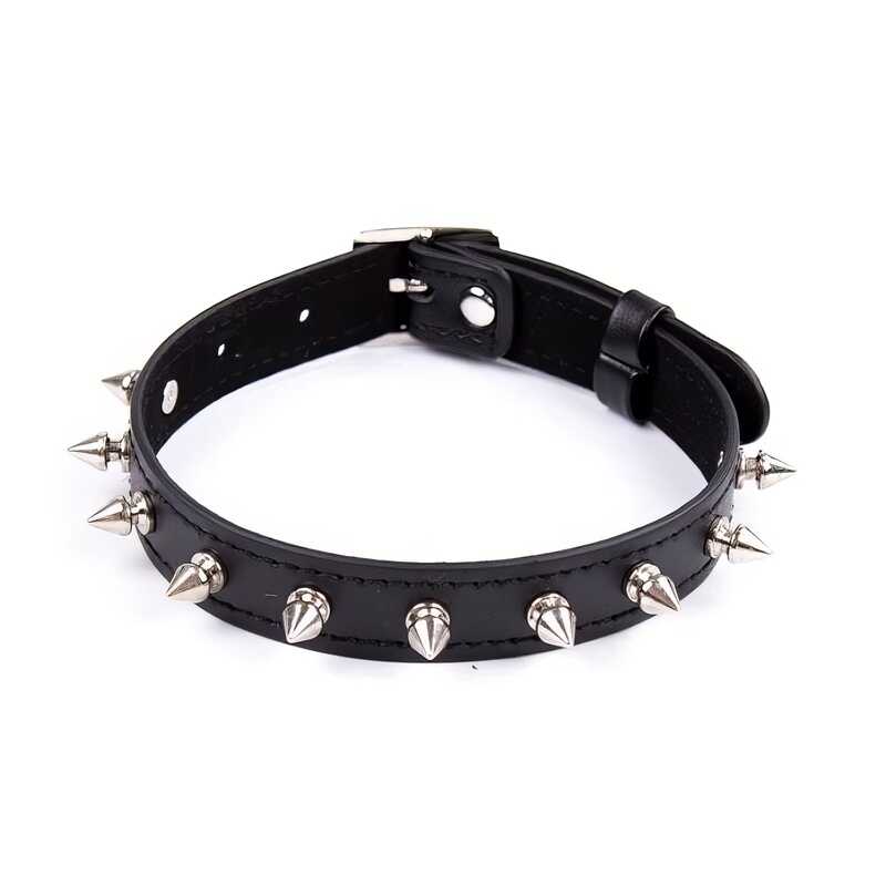 Choker BDSM in similpelle con borchie a punta — immagine prodotto