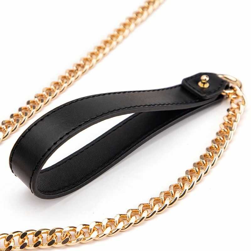 Choker BDSM con bottoni automatici dorati e guinzaglio a catena — vista prodotto 5