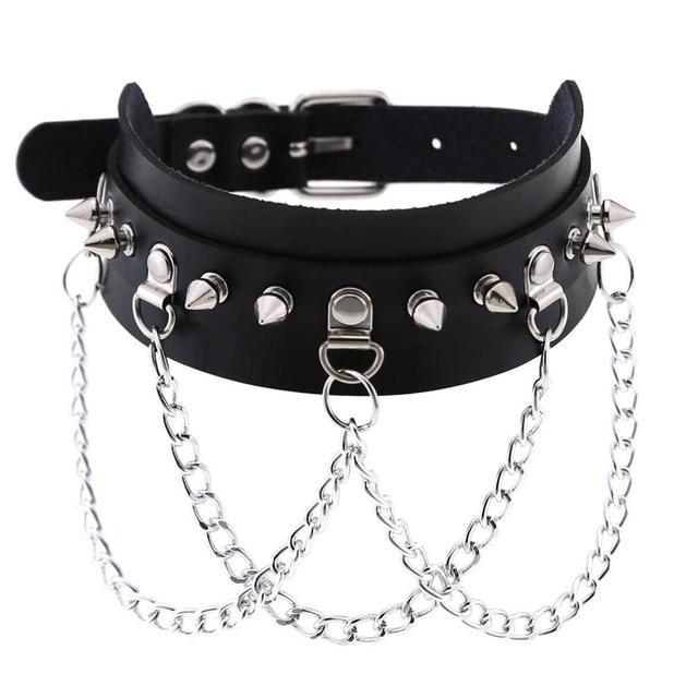 Choker gotycki z trzema łańcuszkami i ćwiekami — zdjęcie produktu