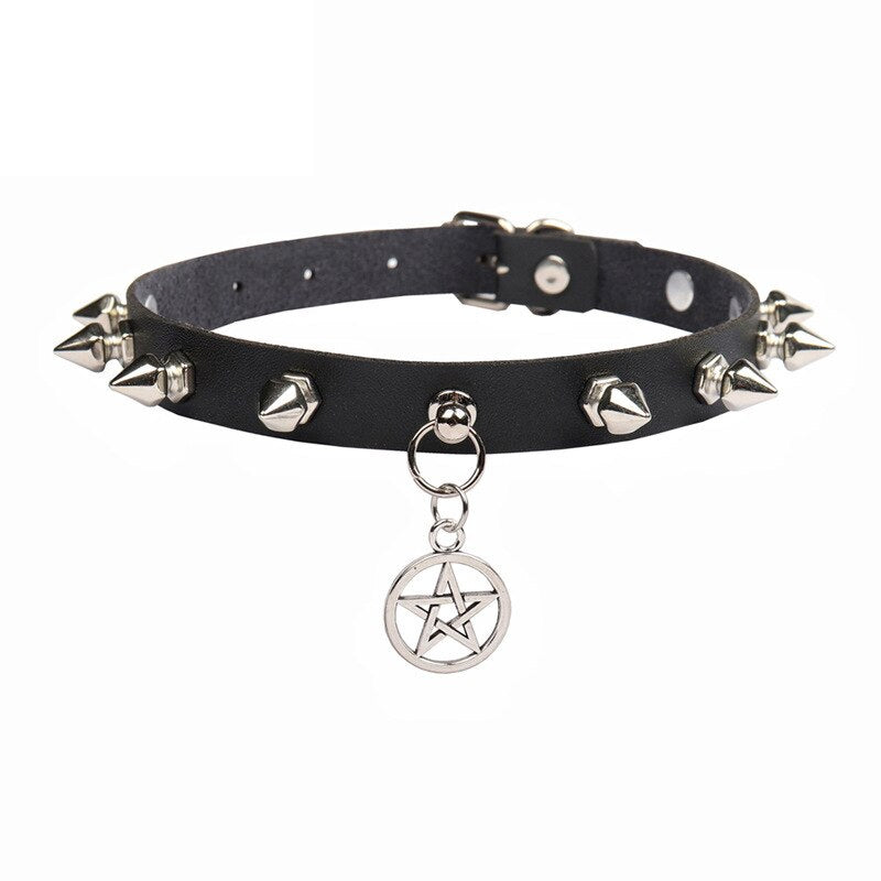 Collier gothique en cuir à clous et pentagramme — image du produit