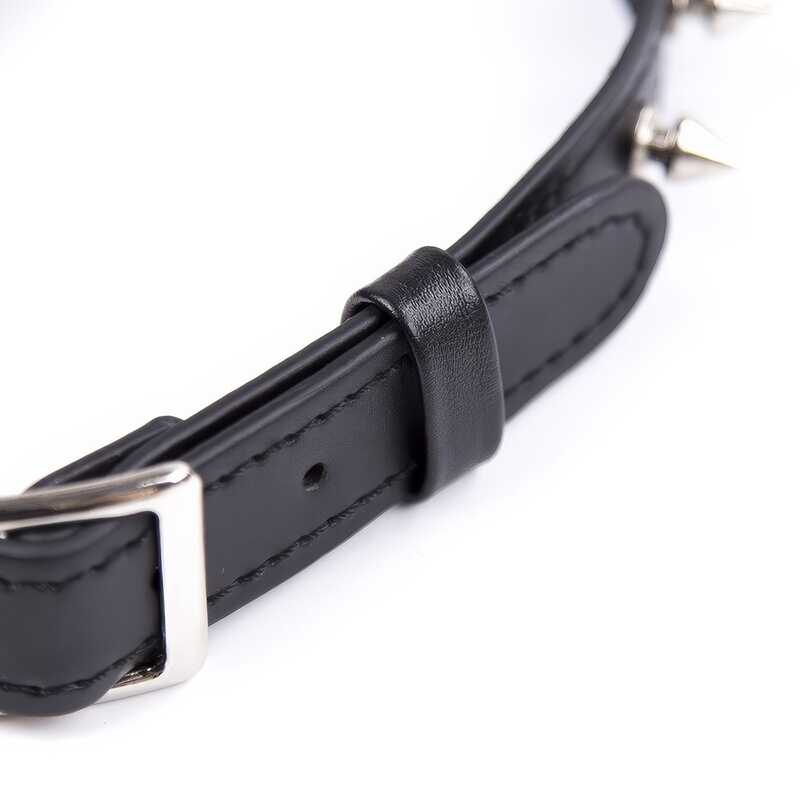 Choker BDSM in similpelle con borchie a punta — vista prodotto 4