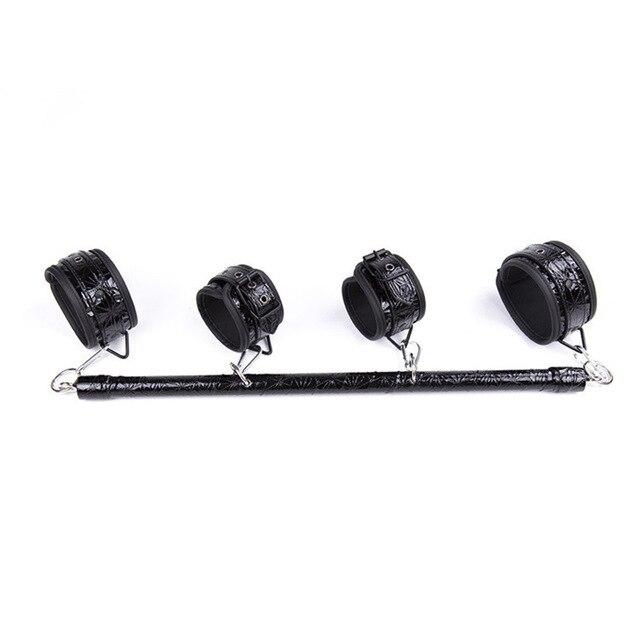 BDSM-kit med spreader bar och bojor — produktvy 2